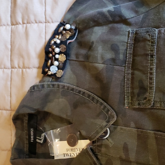 Forever 21 Girls Camo shirt - Picture 4 of 8